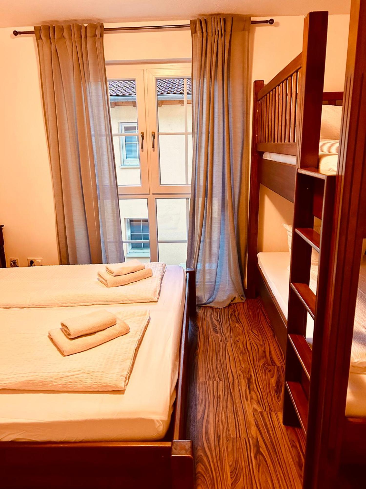 Apartments Maxim Rust Luaran gambar