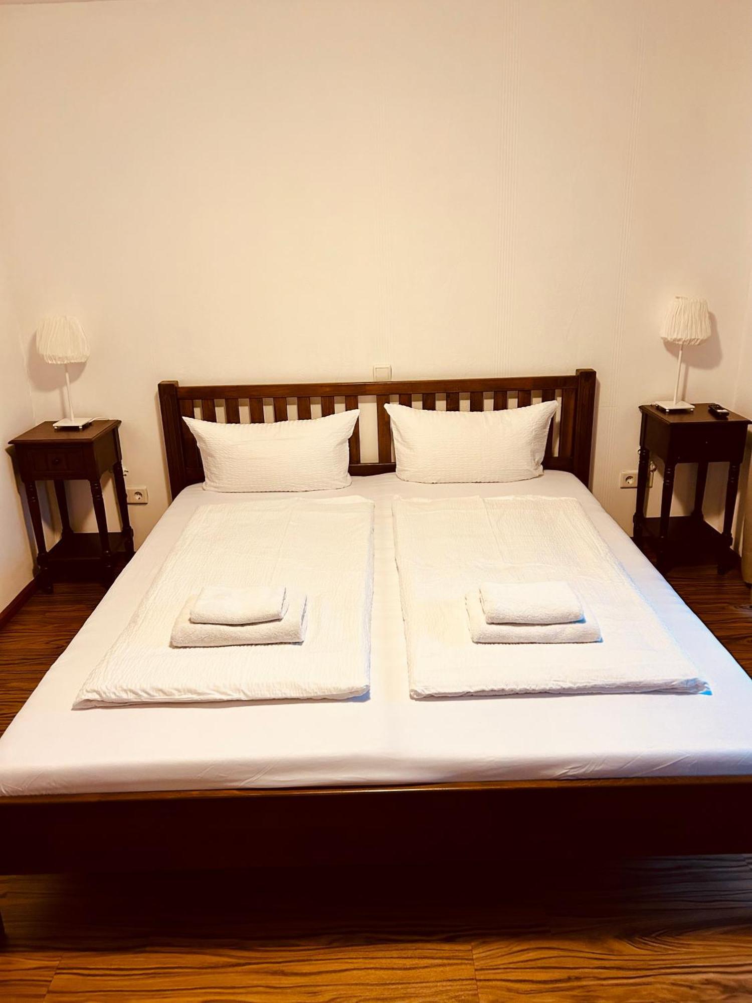 Apartments Maxim Rust Luaran gambar