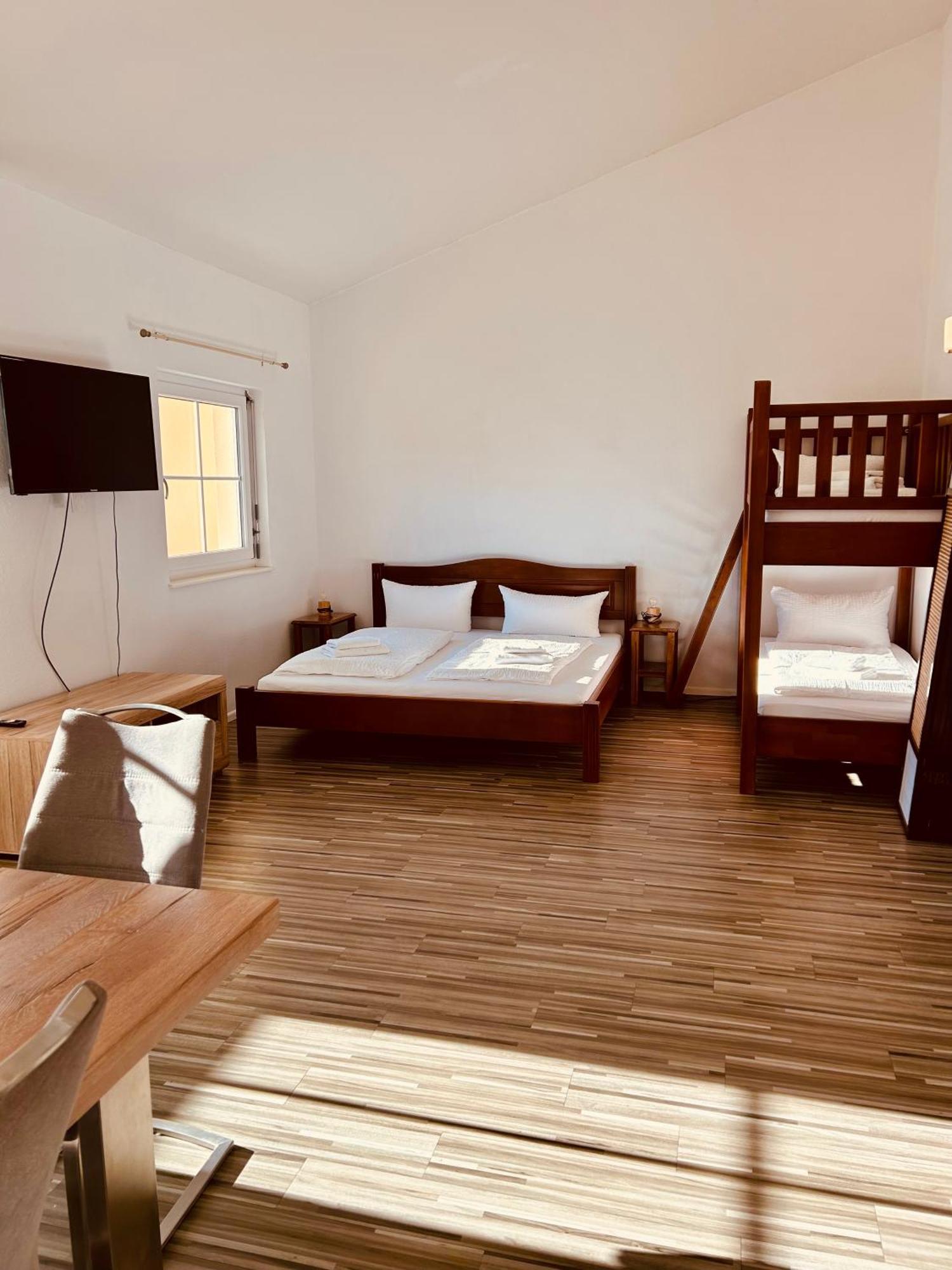 Apartments Maxim Rust Luaran gambar